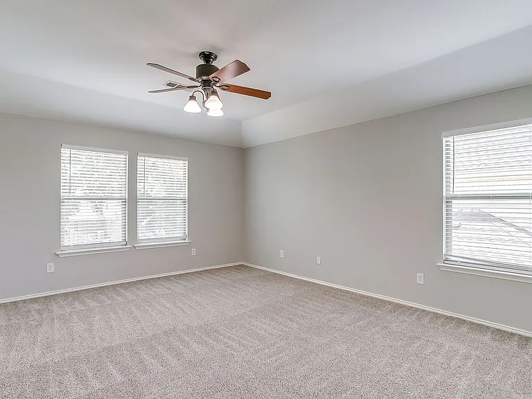 2875 Grandview Dr — Photo 10