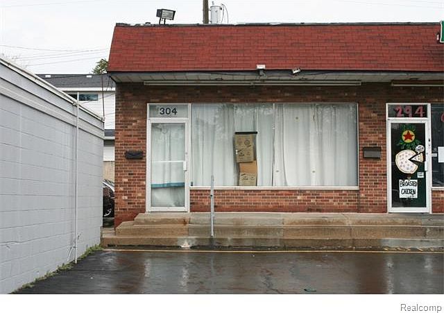 2nd image of 264 N Lafayette St
