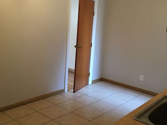 2nd image of 2421 29th St APT 1F