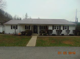311 Lincoln Ave, Paintsville, KY 41240