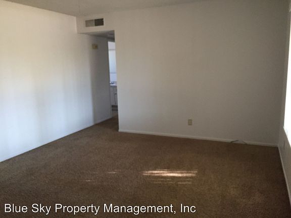 3rd image of 1526 W Canary Dr