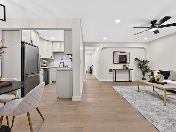 3rd image of 3215 44th St Unit 9