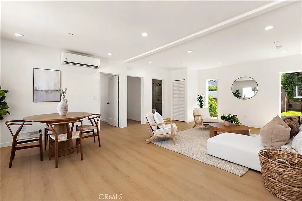 2 bed, 989 sqft, $3,500 — Photo 4