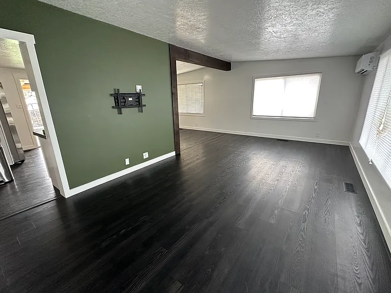 3335 S 1940 W — Photo 3
