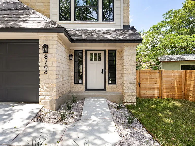 8708 Cretys Cv — Photo 2