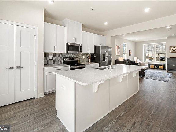 4th image of 7201 Bodkin Way