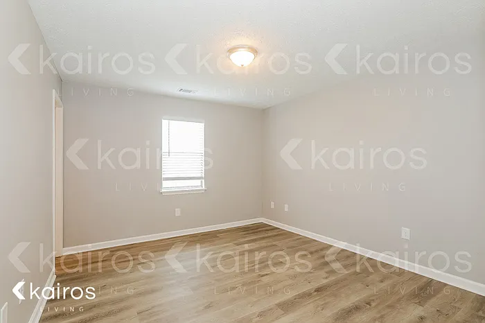 415 Deerpark Dr — Photo 9