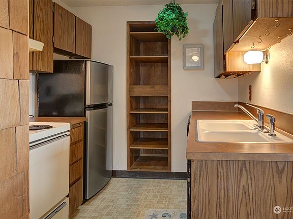 5th image of 766 Ocean Court NW #202