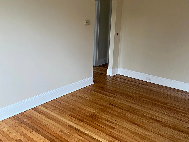 1974 Sound Ave — Photo 5