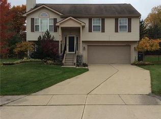 1450 Mill Pond Dr, Waterford, MI 48327