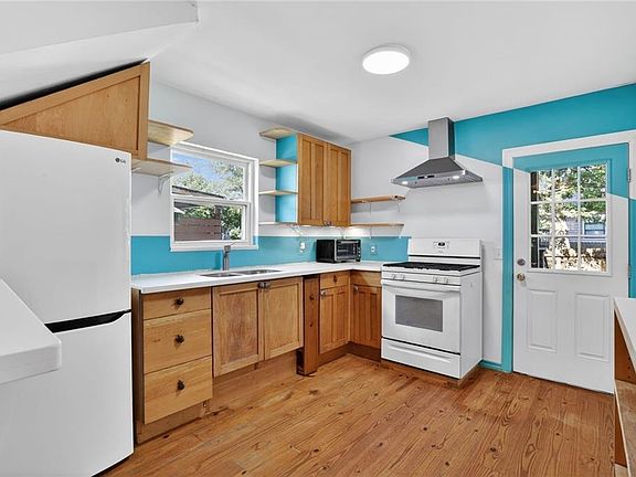 5th image of 2231 Arts St