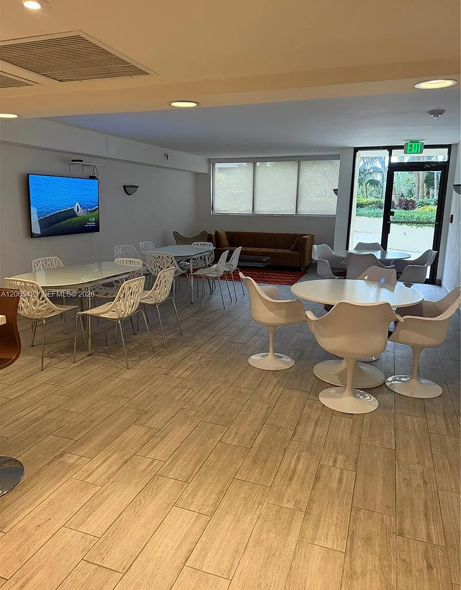 Ocean Lane Plaza Condo — Photo 2