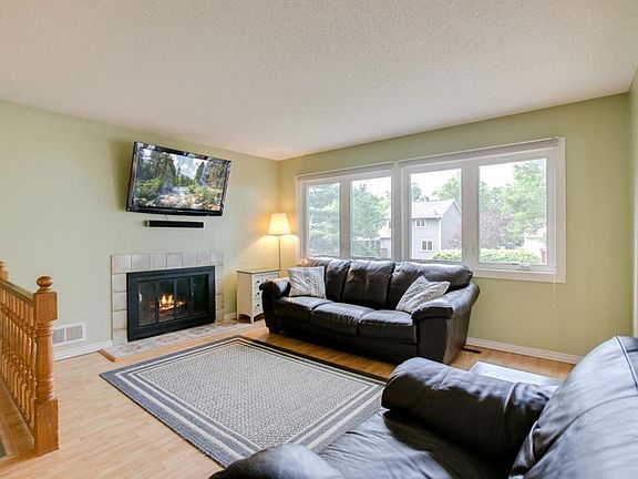 4th image of 2215 Matterhorn Ln