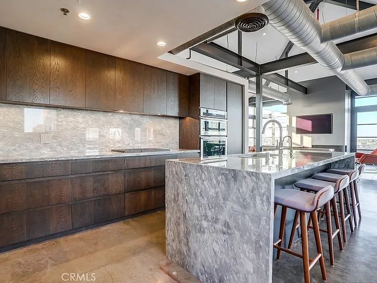 100 W 5th St #Penthouse 9B — Photo 10