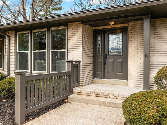 5th image of 202 Revere Ln