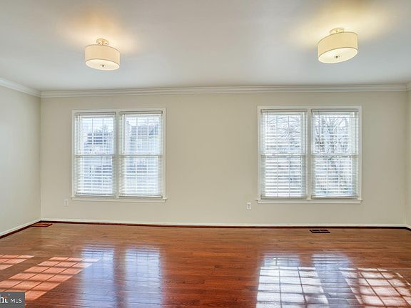 3rd image of 8569 Dellway Ln