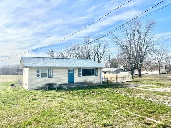 531 S Wall St #M, Mountain Grove, MO 65711