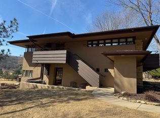 302 Springs Dr #C, Spring Green, WI 53588