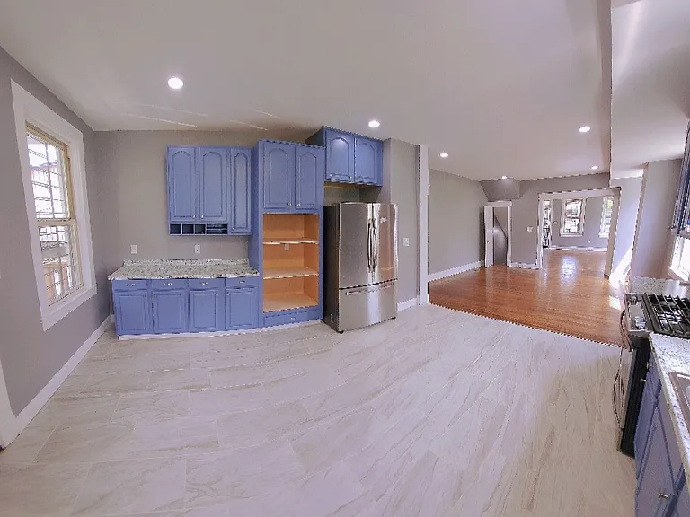 1347 Homestead St — Photo 3
