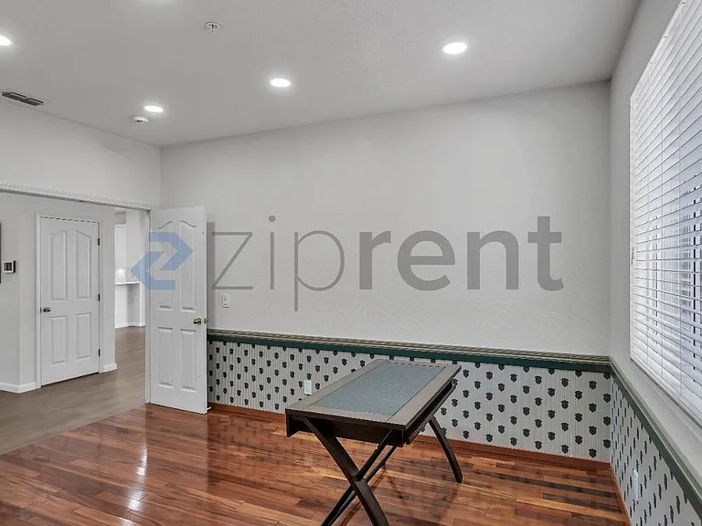1001 Sandhurst Dr — Photo 26