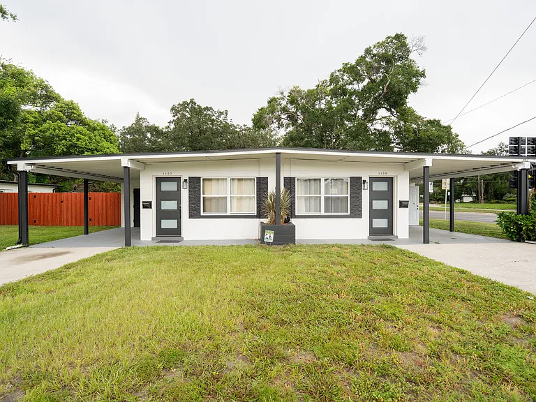1109 E South St — Photo 51