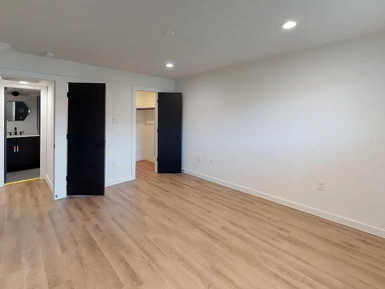 Live Oak Manor — Photo 4