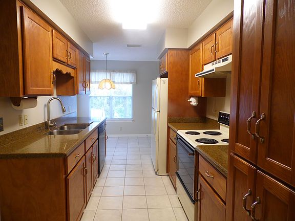 3rd image of 114 Ashley Marsh Dr