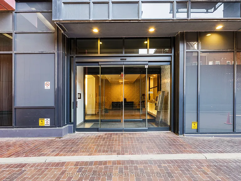 560 Front St W #1105 — Photo 2