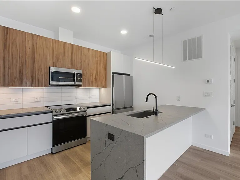 204 S Leavitt St #402 — Photo 7