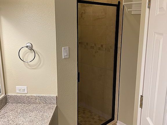 5th image of 12614 White Oak Ln