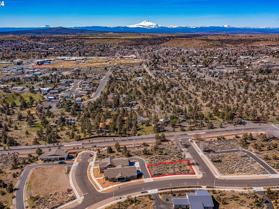 1st image of SE Larkspur Dr #9