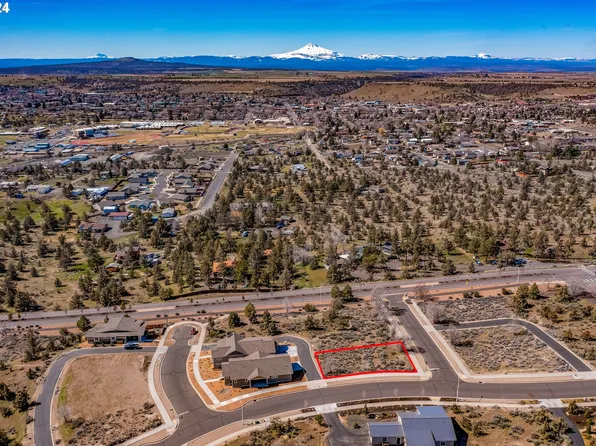 SE Larkspur Dr #9, Madras, OR 97741