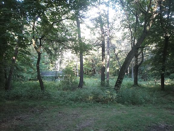 3rd image of 834 Oakwood Beach