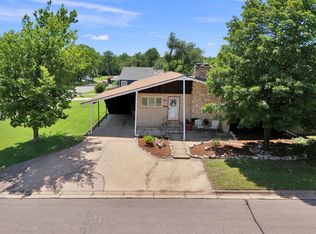 627 S Poplar St, Newton, KS 67114
