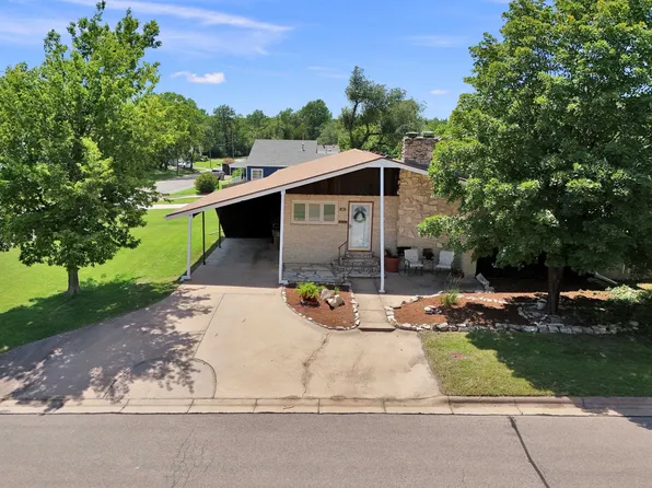 627 S Poplar St, Newton, KS 67114
