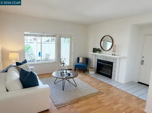 99 Marina Lakes Dr, Richmond, CA 94804