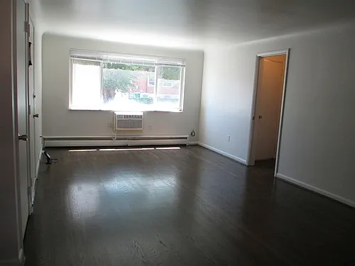 1668 Crest Hill Ave #1 — Photo 3