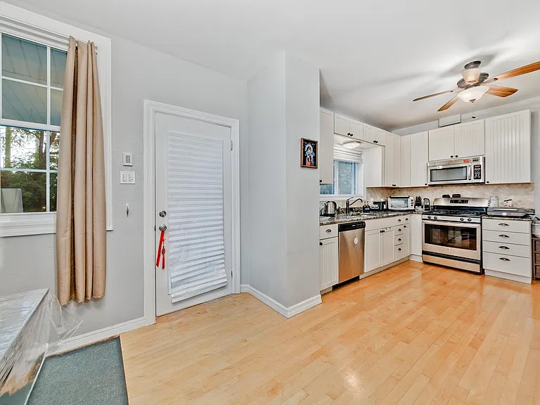 36 E Touhy Ave — Photo 9