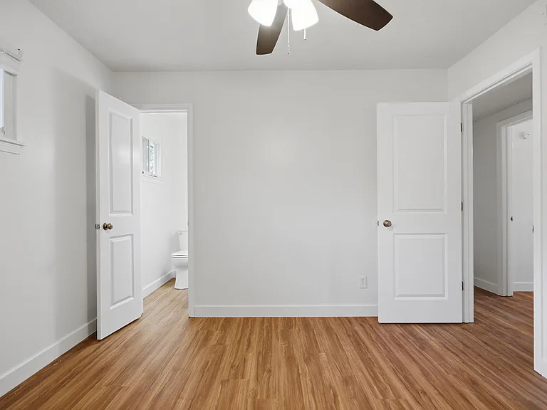 112 Redwood Rd — Photo 8