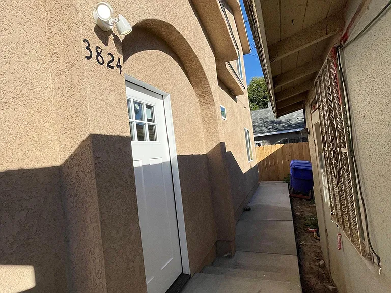 3824 Teak St — Photo 3