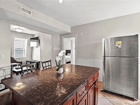 3rd image of 20 Governor St #3