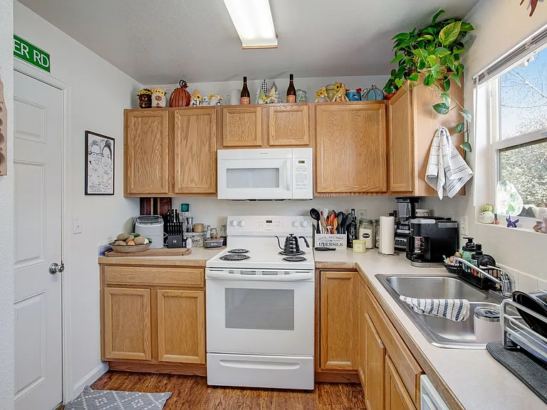 1751 Rowan Ln — Photo 6
