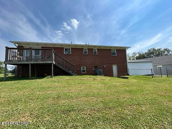 3rd image of 209 Summitt Dr