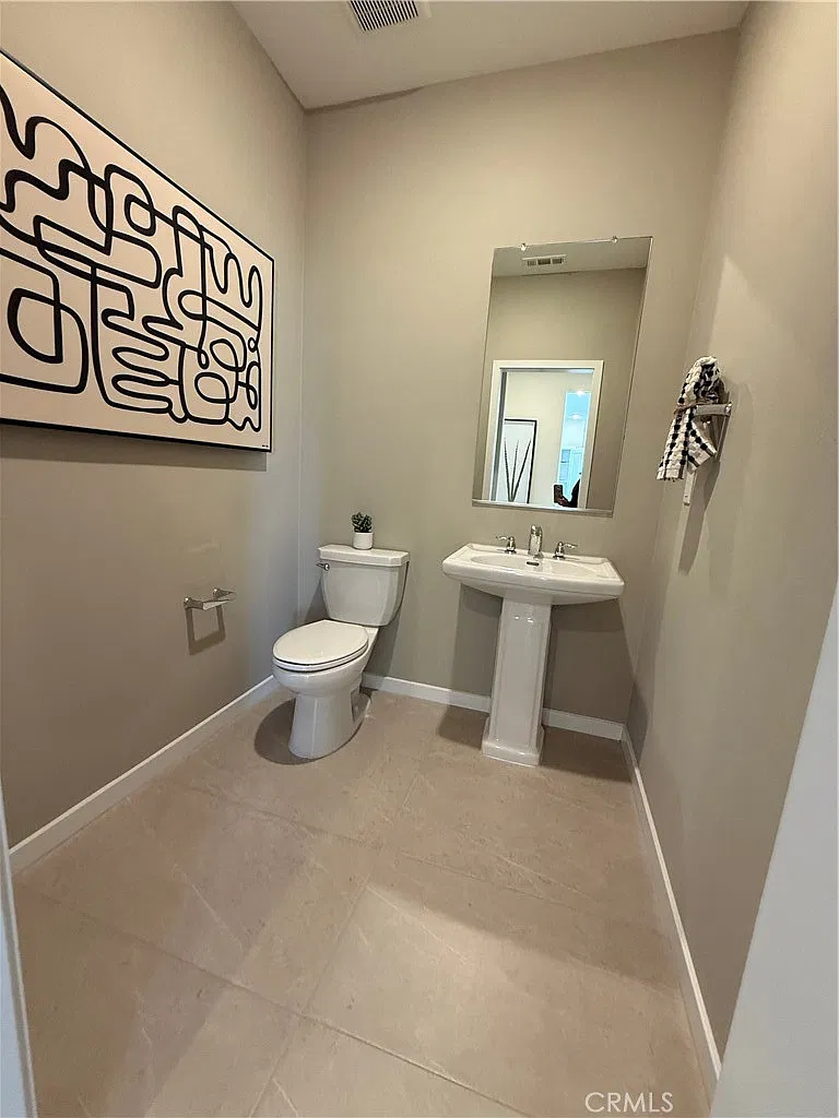 3 bed, 2.5 bath, 1700 sqft, $3,100 — Photo 3