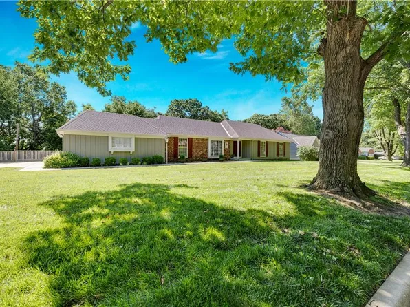 10339 Sagamore Rd, Leawood, KS 66206