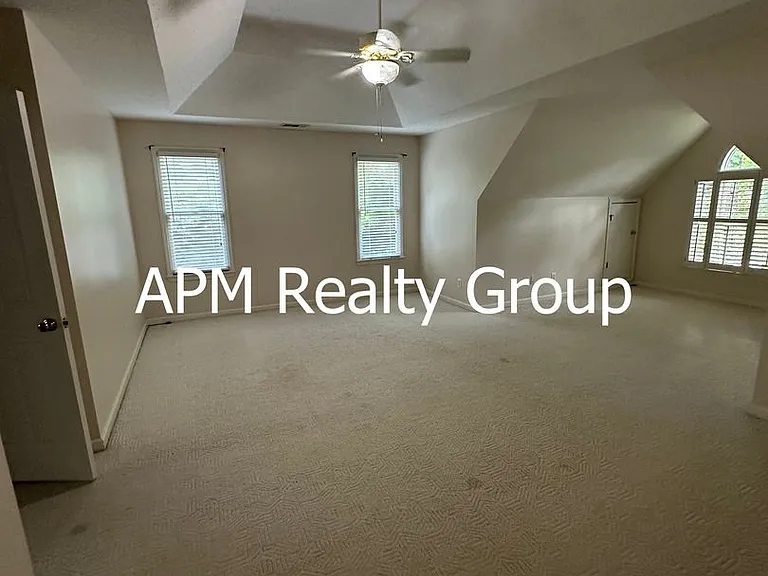109 Rolling Creek Cir — Photo 7