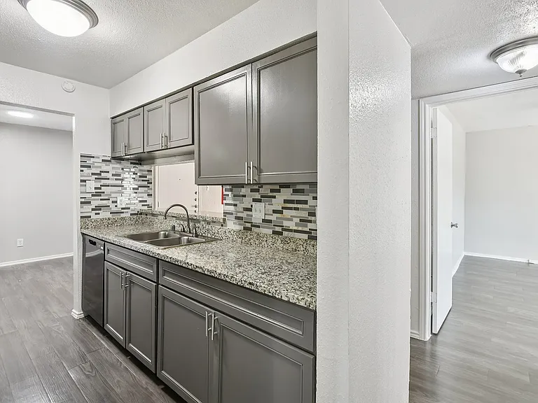 15-web-or-mls-Briar Forest Dr-S1303-015