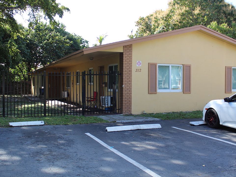 2nd image of 500 SW 2nd Ct Unit 1
