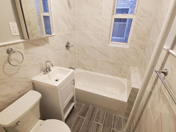 5th image of 49 Waverly St APT 27