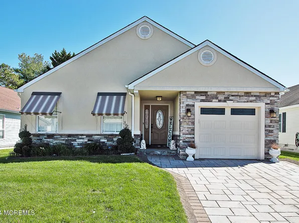186 Canterbury Lane, Toms River, NJ 08757